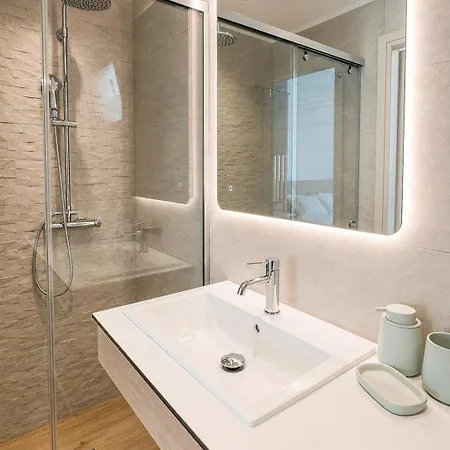 아파트 Petite Palace Cozy 2026 Near 레팀노